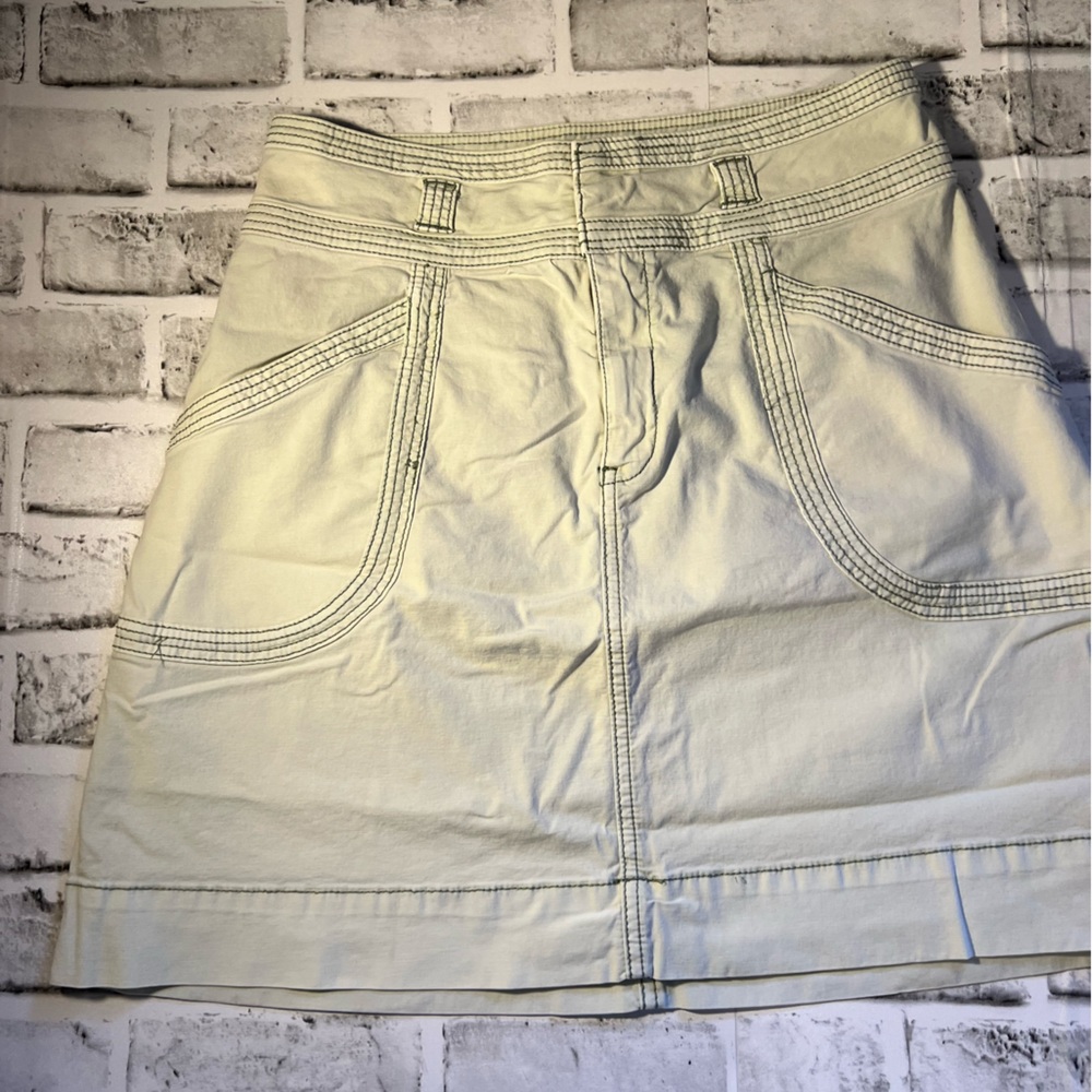 Women’s size 4 light green skirt from anthropologie